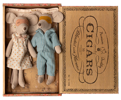 Maileg Mom & Dad Mouse in Matchbox