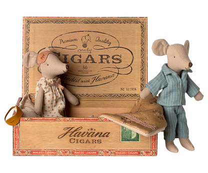 Maileg Mom & Dad Mouse in Matchbox
