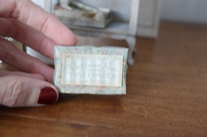 1/12 Antique Wallpaper Box Dollhouse Miniature Decor
